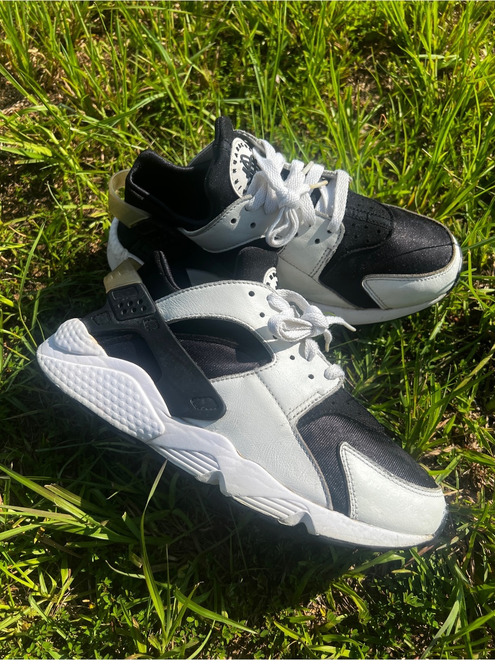 CLEAN Nike size 8 Mens Air Huarache Orca White Black shoes - Picture 3 of 12
